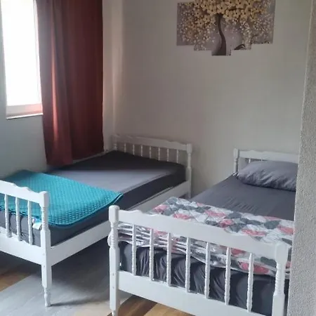 Apartment Angel *